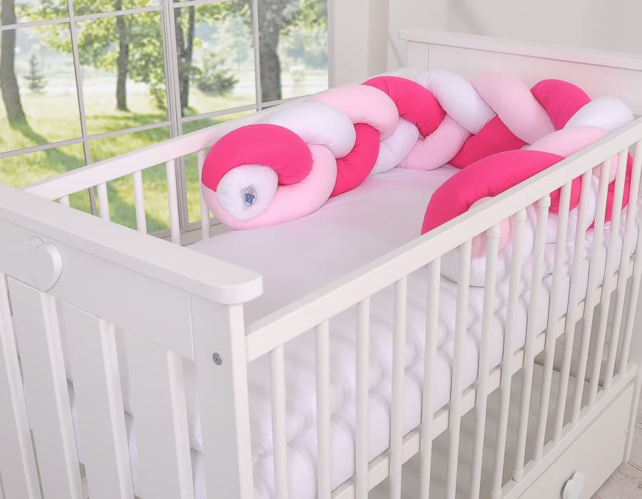 Ochraniacz warkocz pleciony do łóżeczka -   biały-różowy-ciemnoróżowy