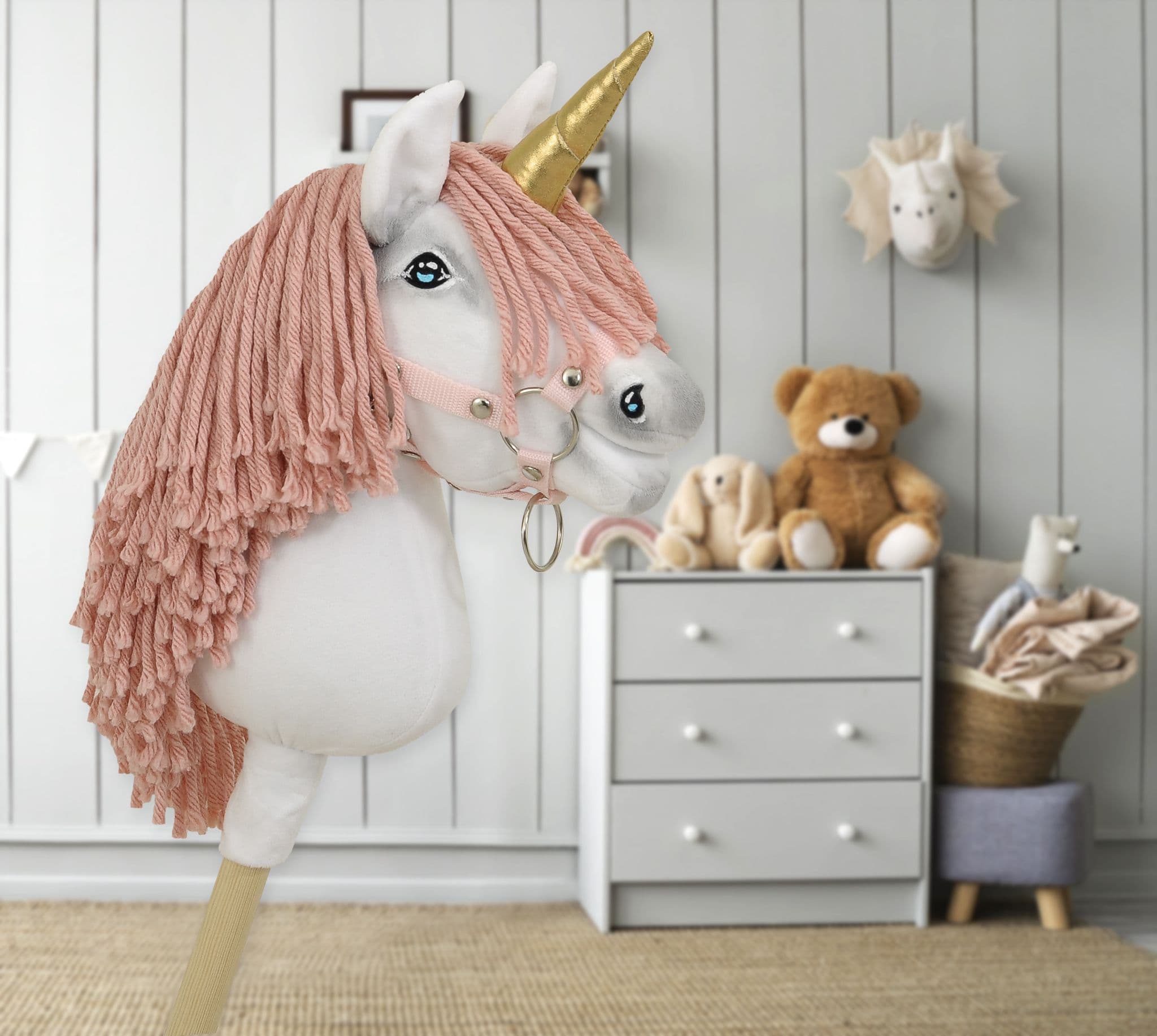 Hobby Horse Jednorożec na kiju mały biały, grzywa brudny róż i złoty róg